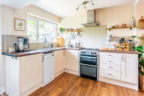 39 Bradley Crescent, Bristol, BS11 9SP