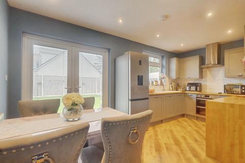 2 bedroom detached bungalow for sale, Oak Road North, Benfleet, SS7