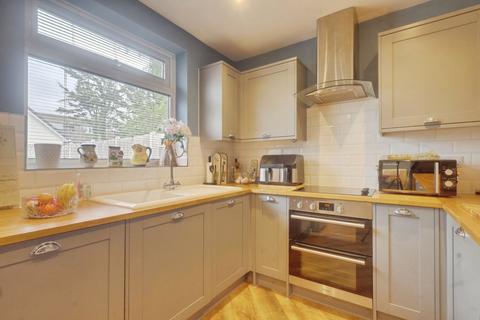 2 bedroom detached bungalow for sale, Oak Road North, Benfleet, SS7