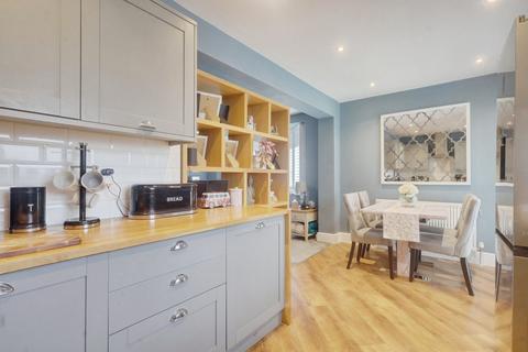 2 bedroom detached bungalow for sale, Oak Road North, Benfleet, SS7