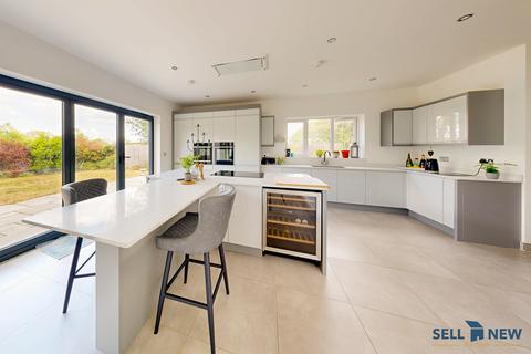5 bedroom detached house for sale, Swallow Close, Olney MK46