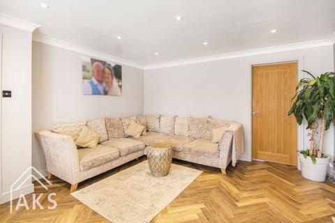 3 Calder Close, Hilton, Derby, DE65 5HR