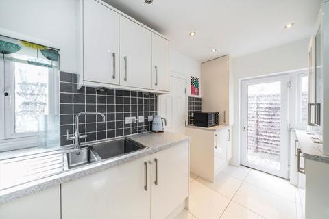 2 bedroom maisonette for sale, Fairlight Road, London SW17