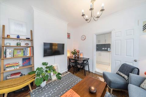 2 bedroom maisonette for sale, Fairlight Road, London SW17