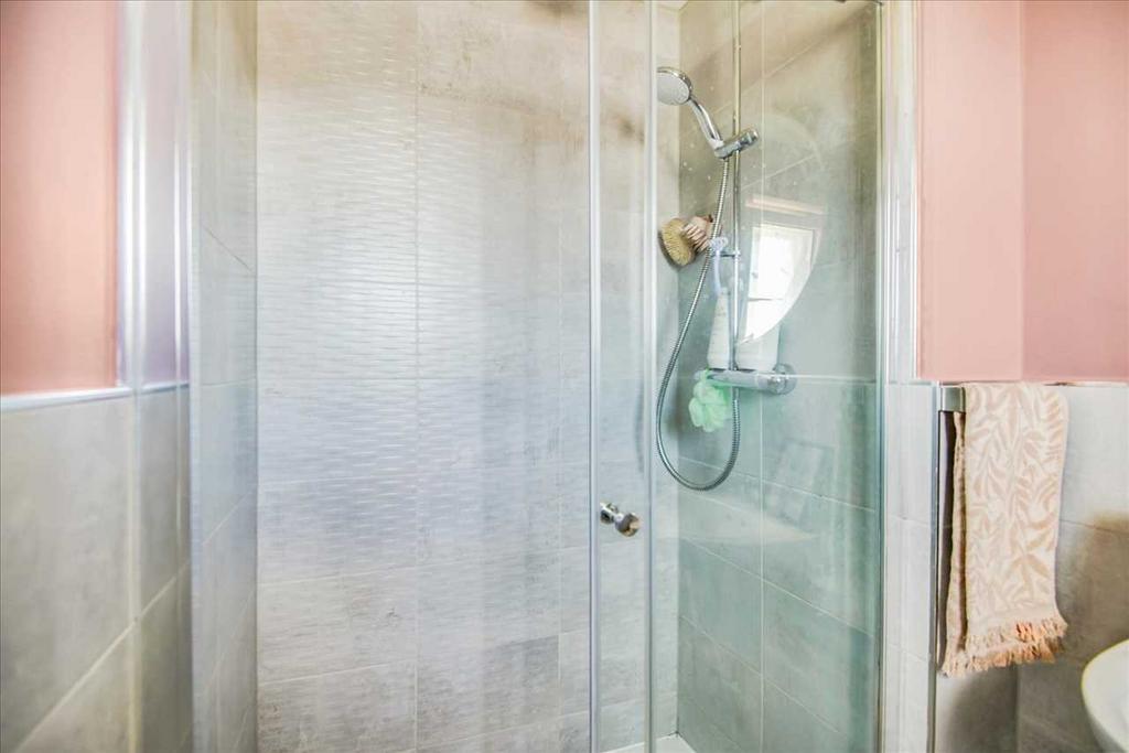 En-Suite (2)