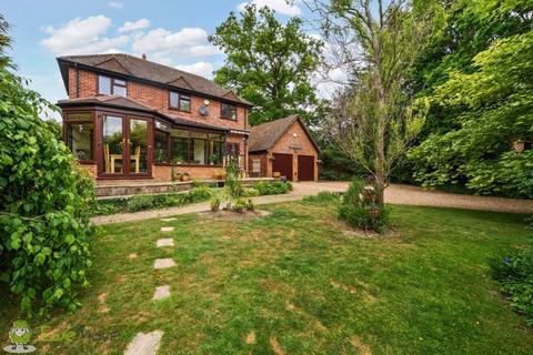 4 bedroom detached house for sale, Dix Hill, Tadley RG26