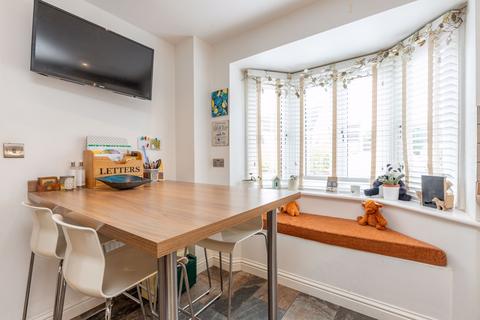 30 Barrington Close, Witney, OX28 5FL