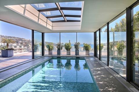 5 bedroom penthouse, Bd de la Croisette, France
