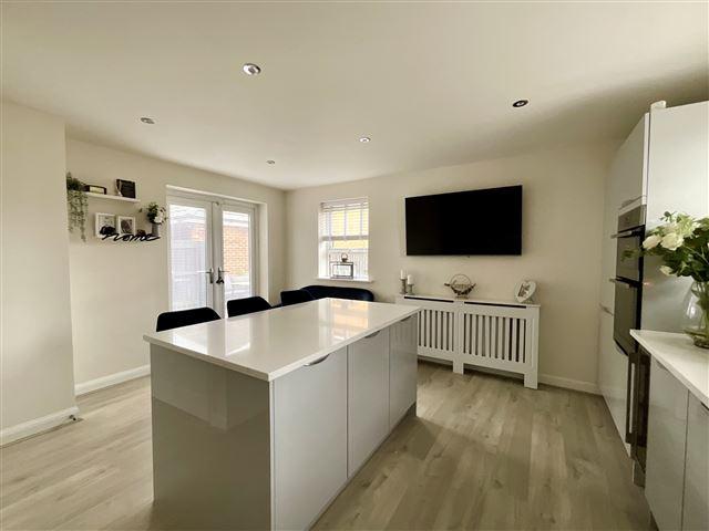 Open plan living/kitchen/dining space