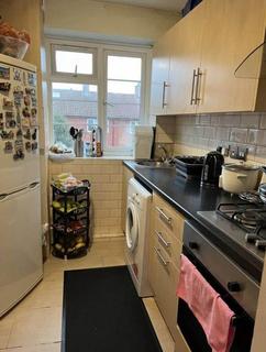 2 bedroom flat for sale, Holmbury Court, Upper Tooting Road