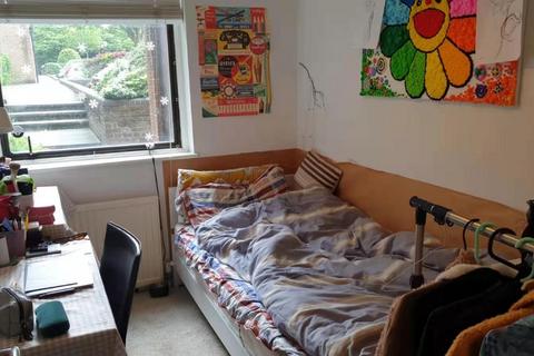 1 Horseshoe Close, London, E14 3EP
