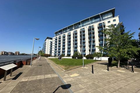 3 bedroom apartment to rent, Nova Building, London E14