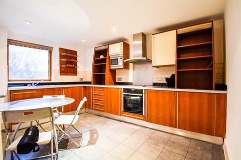 3 bedroom apartment to rent, Nova Building, London E14