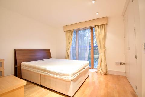 3 bedroom apartment to rent, Nova Building, London E14