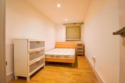 3 bedroom apartment to rent, Nova Building, London E14