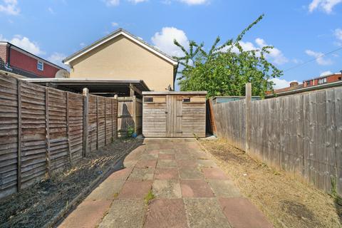 8 Griggs Close, Ilford, IG3 9FL