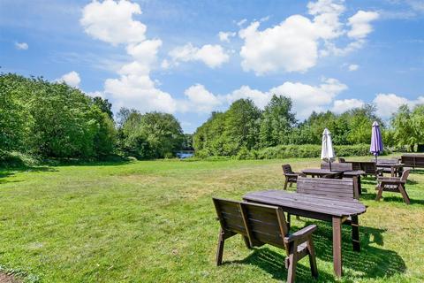 2 bedroom flat for sale, Lakeside Gardens, Ashford TN25