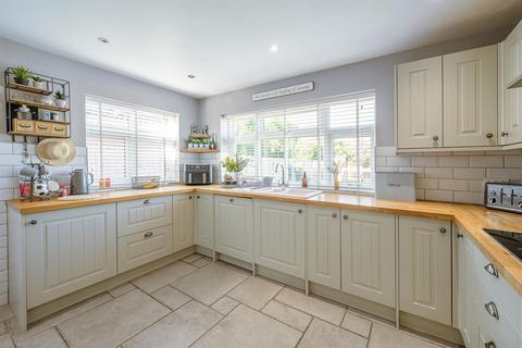 97 Giggetty Lane, Wombourne, Wolverhampton, WV5 0AY