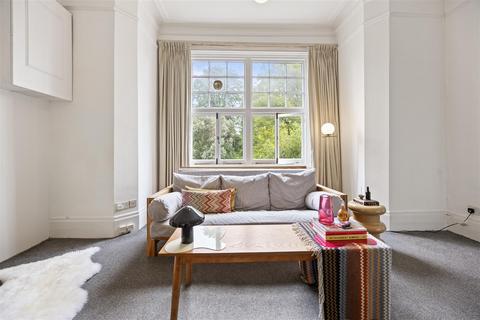 1 bedroom apartment for sale, Belsize Avenue, Belsize Park NW3