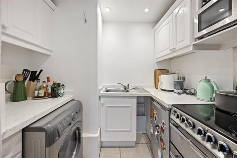 1 bedroom apartment for sale, Belsize Avenue, Belsize Park NW3