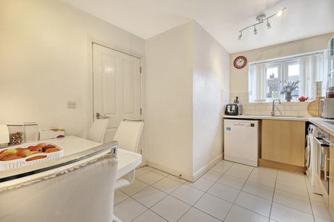 4 bedroom semi-detached house for sale, Lodge Lane, Collier Row, RM5