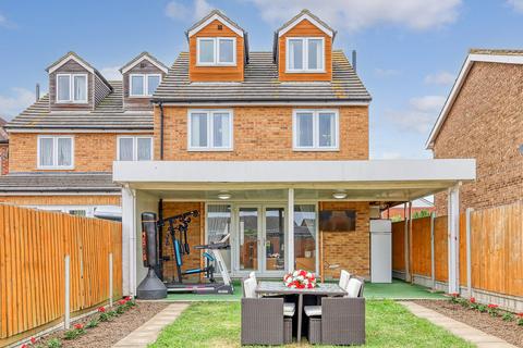 4 bedroom semi-detached house for sale, Lodge Lane, Collier Row, RM5