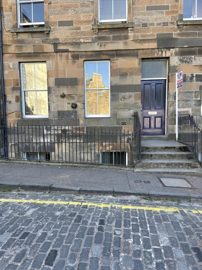 8c Canon Street Exterior
