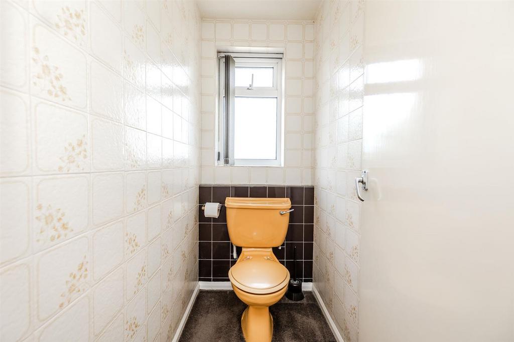L.wc.jpg