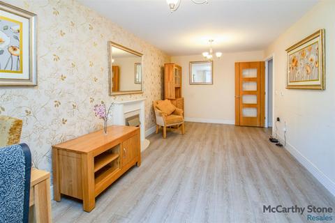 1 bedroom apartment for sale, Elliott Court, High Street North, Dunstable