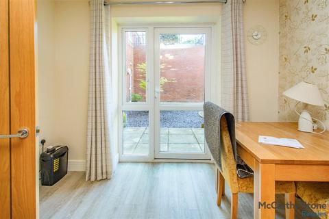 1 bedroom apartment for sale, Elliott Court, High Street North, Dunstable