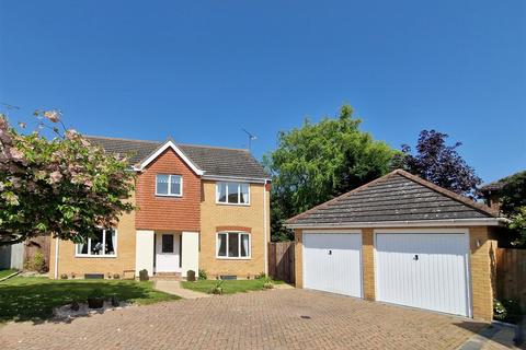7 Roman Way, Burnham-on-crouch, CM0 8UE