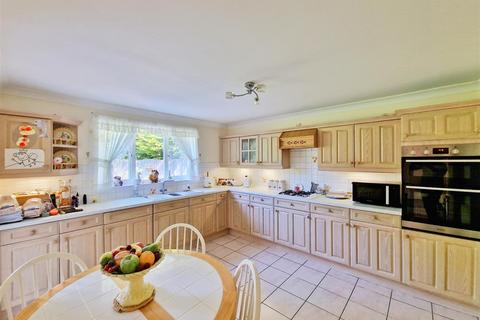 7 Roman Way, Burnham-on-crouch, CM0 8UE