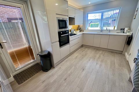 3 bedroom bungalow for sale, Keats Close, Thornton FY5