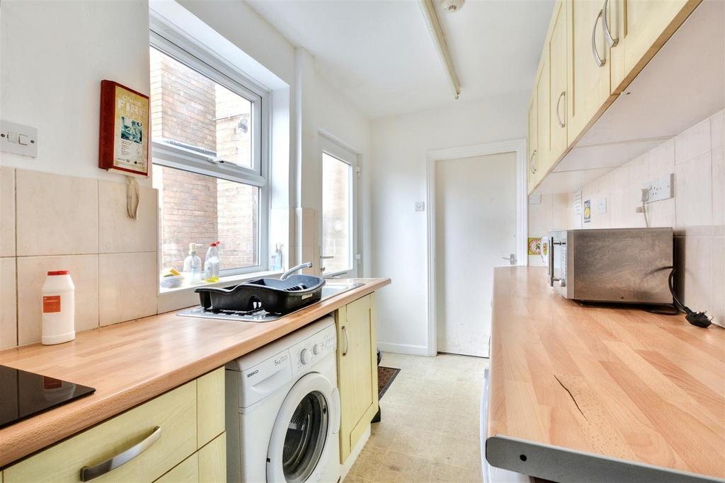Kitchen 2.jpeg
