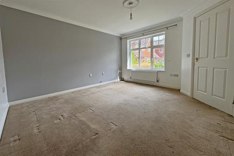 3 bedroom semi-detached house for sale, Wormley *NO ONWARD CHAIN*