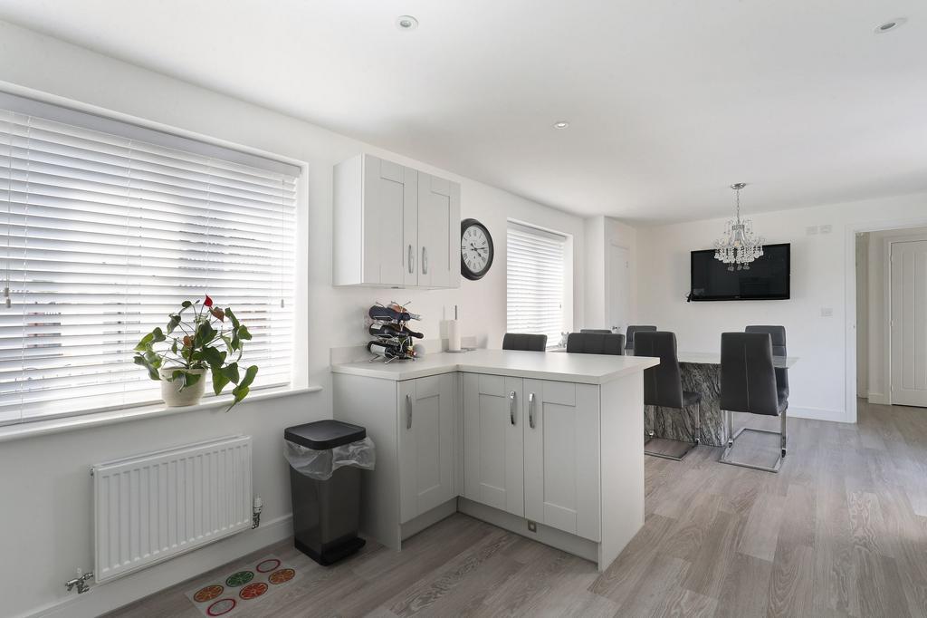 Kitchen/ Dining Room