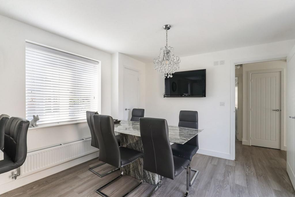 Kitchen/ Dining Room