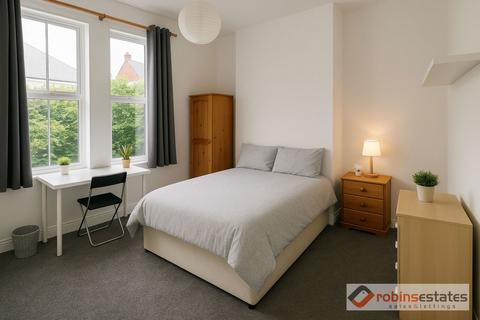 6 bedroom flat to rent, Burns Street, Nottingham, NG7 4DS