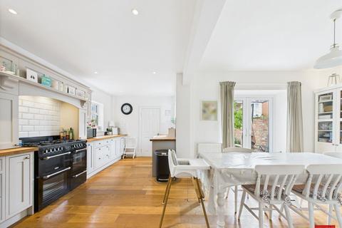 9 Kingsholm Square, Gloucester, GL1 2QJ