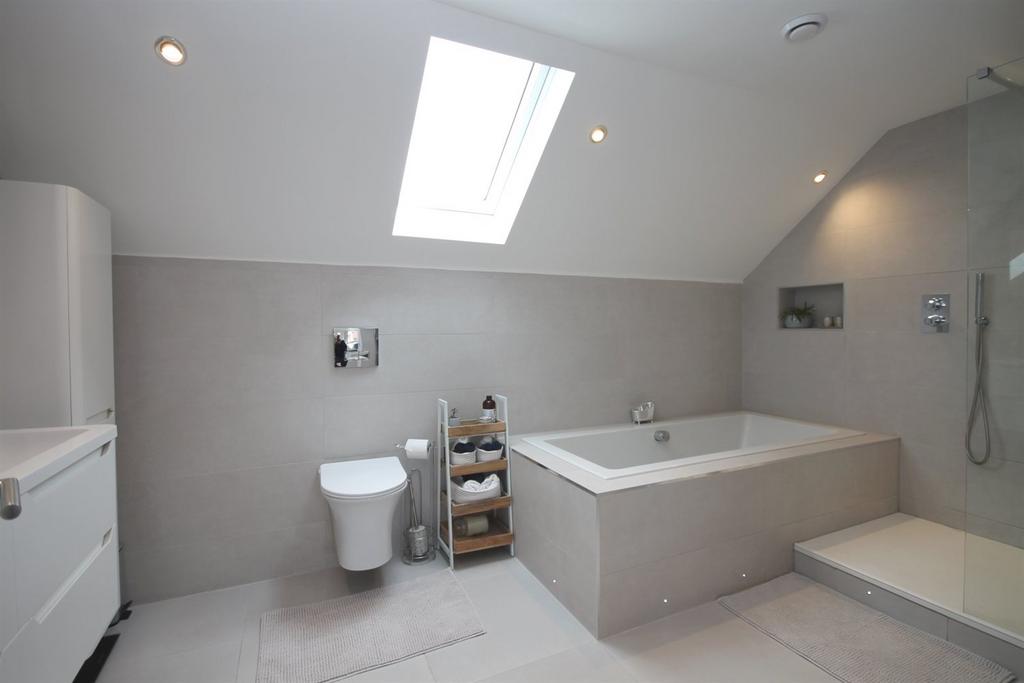 En-Suite Bathroom
