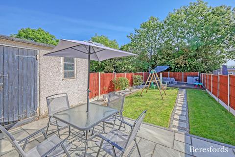 3 bedroom terraced house for sale, Ravensbourne Crescent, Romford, RM3