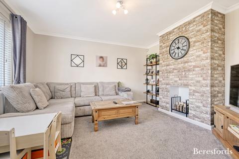 3 bedroom terraced house for sale, Ravensbourne Crescent, Romford, RM3