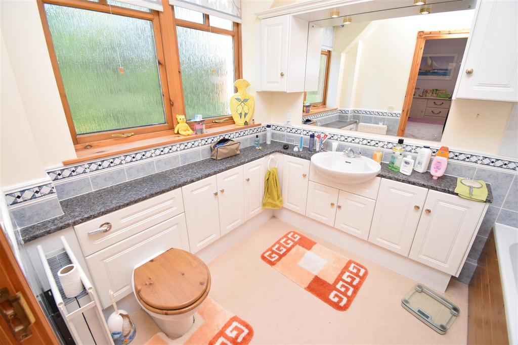 EN-SUITE BATHROOM (2).jpg