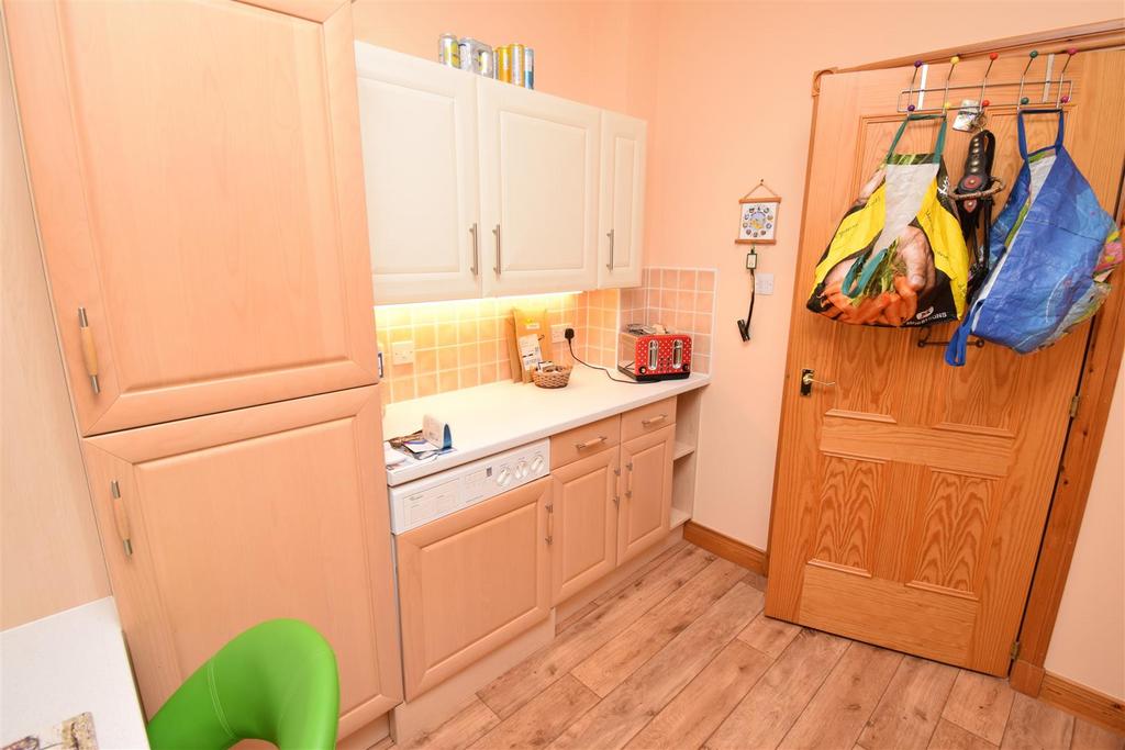 Kitchen breakfast room (3).jpg