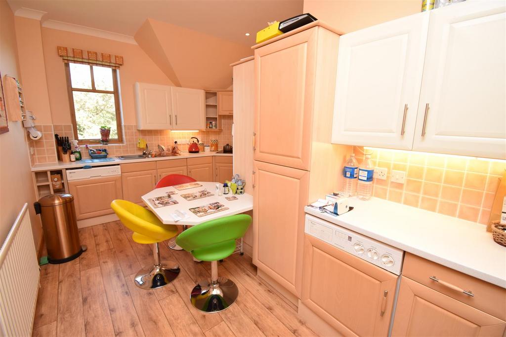 Kitchen breakfast room (2).jpg