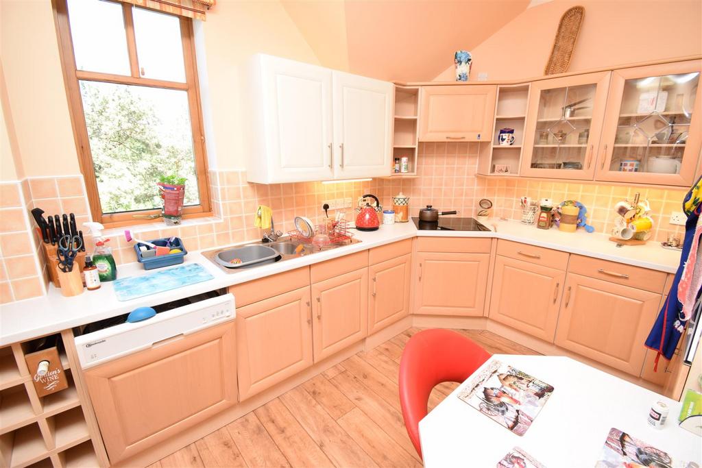 Kitchen breakfast room.jpg