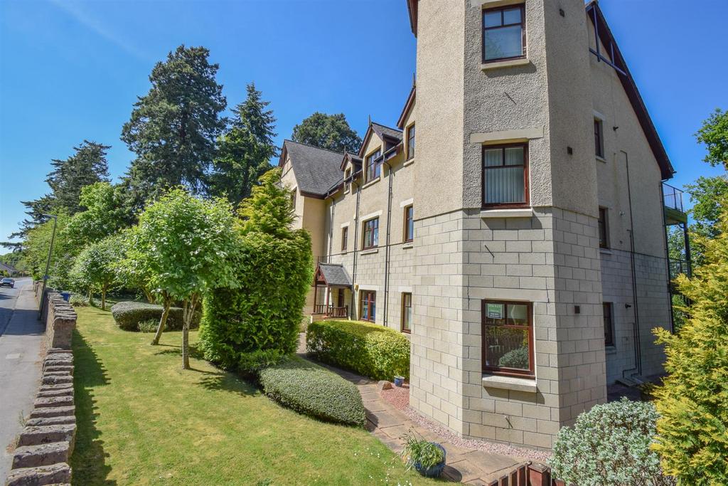 FRONT GARDEN-2.jpg