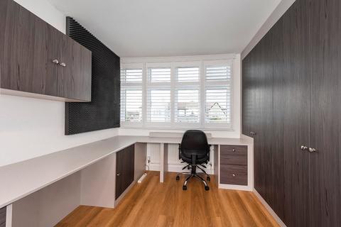 4 Amberley Road, London, SE2 0SF