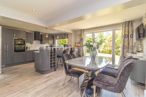 Greenside, Preston PR4