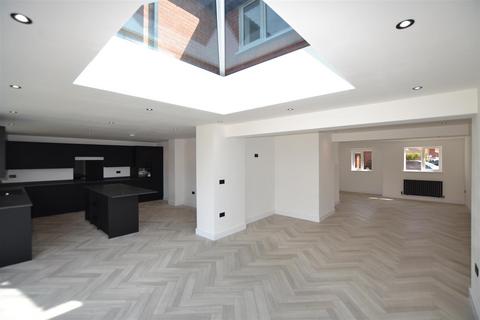 4 bedroom detached house for sale, The Mallards, Leominster